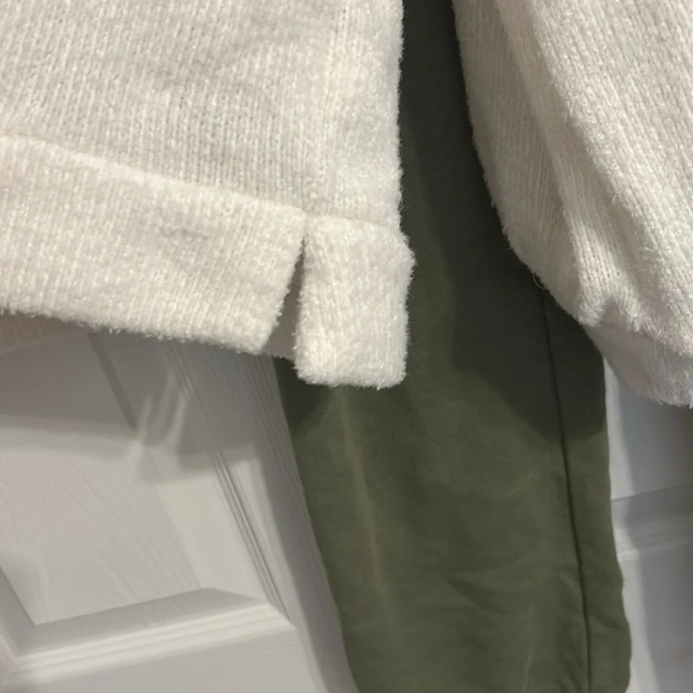 Utility green girl cargo sweatpants with white fuzzy sweater size XL